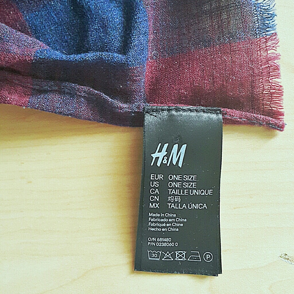 Male Scarf (H&M) - Picture 3 of 3